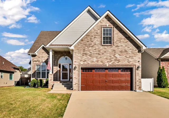 Photo 2 of Single family home for sale at 1005 Shirley Dr, Clarksville, TN 37042 | MLS# 3615432 | Listing updated on 2026-10-09