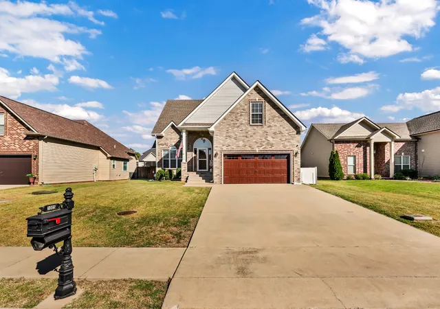Photo 3 of Single family home for sale at 1005 Shirley Dr, Clarksville, TN 37042 | MLS# 3615432 | Listing updated on 2026-10-09