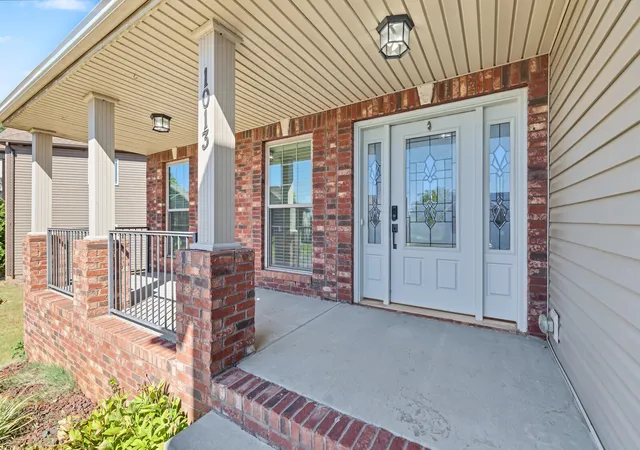 Photo 3 of Single family home for sale at 1013 Garner Hills Dr, Clarksville, TN 37042 | MLS# 3619914 | Listing updated on 2026-10-13