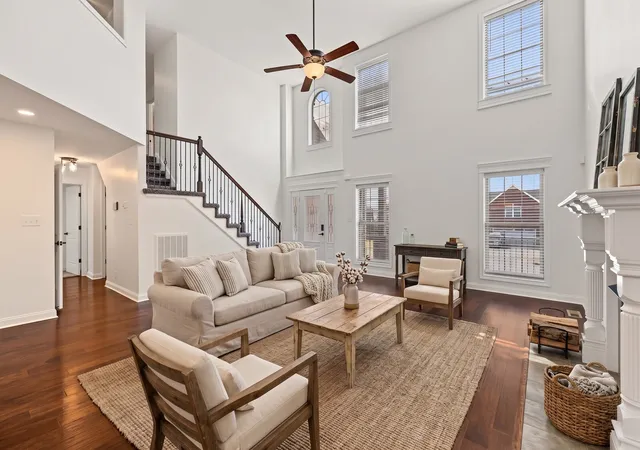 Photo 3 of Single family home for sale at 1013 Garner Hills Dr, Clarksville, TN 37042 | MLS# 3619914 | Listing updated on 2026-10-13