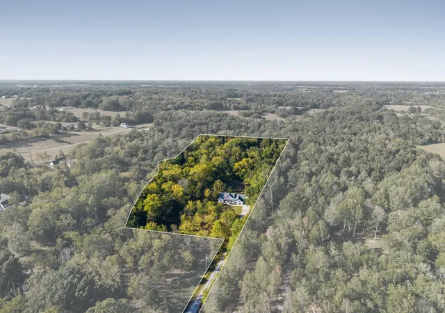 Photo 2 of Single family home for sale at 7862 Bill Moss Rd, White House, TN 37188 | MLS# 3619199 | Listing updated on 2026-10-23