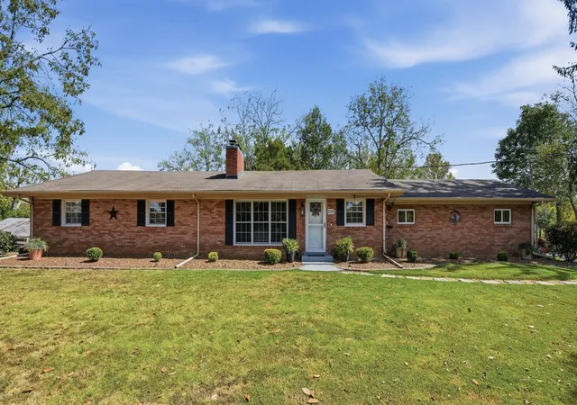 Photo 2 of Single family home for sale at 215 Gourdneck Holw Rd, Tullahoma, TN 37388 | MLS# 3612231 | Listing updated on 2026-10-08
