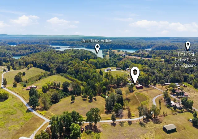 Photo 3 of Single family home for sale at 215 Gourdneck Holw Rd, Tullahoma, TN 37388 | MLS# 3612231 | Listing updated on 2026-10-08