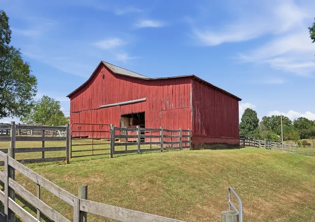 Photo 4 of Single family home for sale at 215 Gourdneck Holw Rd, Tullahoma, TN 37388 | MLS# 3612231 | Listing updated on 2026-10-08