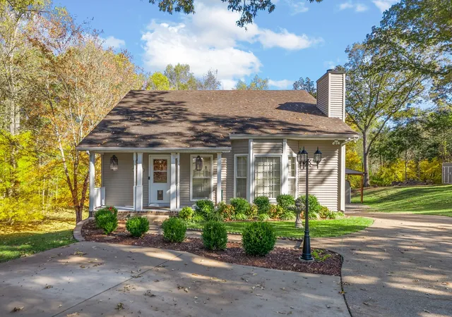Photo 2 of Single family home for sale at 3430 Shagbark Cir, Clarksville, TN 37043 | MLS# 3611820 | Listing updated on 2026-10-05