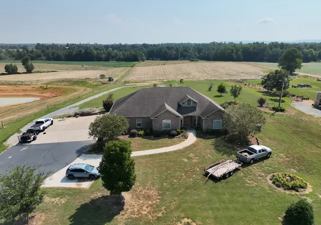 Photo 3 of Single family home for sale at 592 Old Lincoln Rd, Fayetteville, TN 37334 | MLS# 3611915 | Listing updated on 2026-10-06