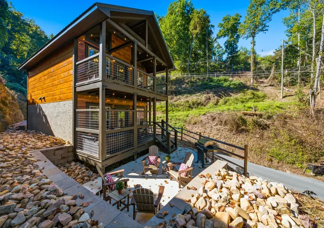 Photo 2 of Single family home for sale at 253 Silverbell Ln, Gatlinburg, TN 37738 | MLS# 3619062 | Listing updated on 2026-10-10