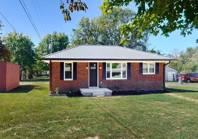 Single family home for sale at 4866 Hwy 41a S, Clarksville, TN 37043 | MLS# 3612452