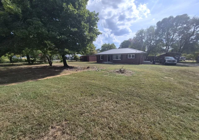 Photo 1 of Single family home for sale at 4866 Hwy 41a S, Clarksville, TN 37043 | MLS# 3612452 | Listing updated on 2026-10-08