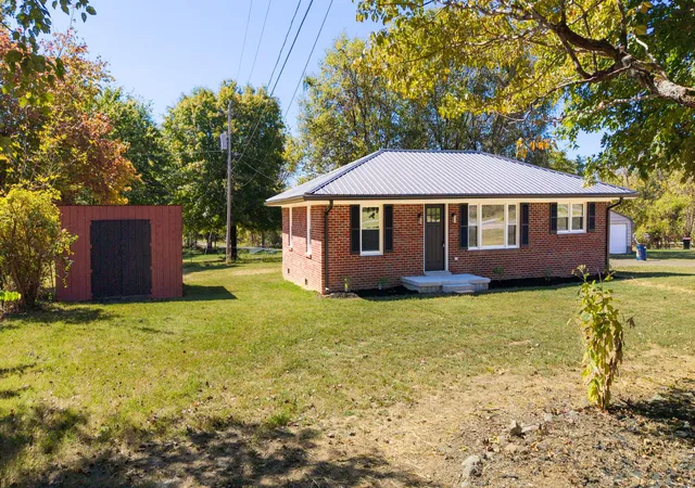 Photo 2 of Single family home for sale at 4866 Hwy 41a S, Clarksville, TN 37043 | MLS# 3612452 | Listing updated on 2026-10-23