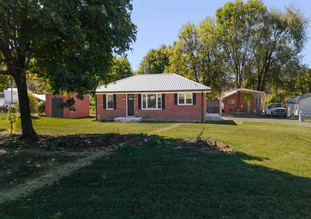 Photo 3 of Single family home for sale at 4866 Hwy 41a S, Clarksville, TN 37043 | MLS# 3612452 | Listing updated on 2026-10-23