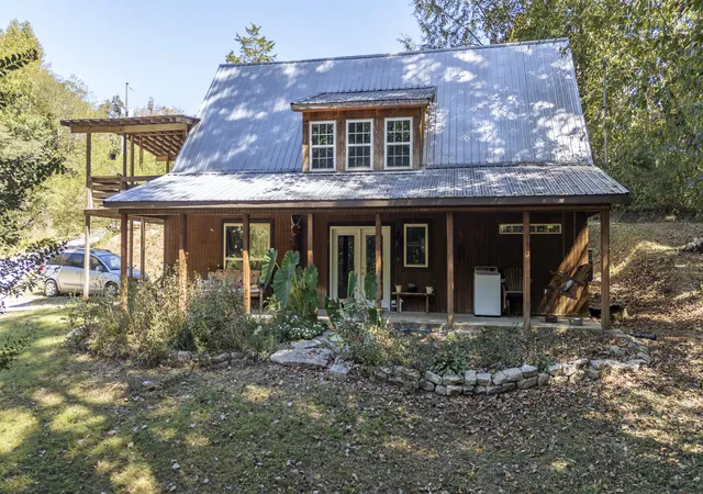 Single family home for sale at 425 Stockard St, Waynesboro, TN 38485 | MLS# 3611827