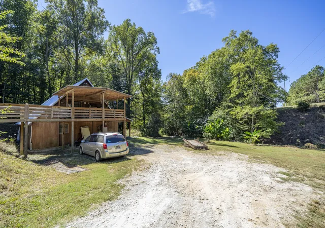 Photo 4 of Single family home for sale at 425 Stockard St, Waynesboro, TN 38485 | MLS# 3611827 | Listing updated on 2026-10-07