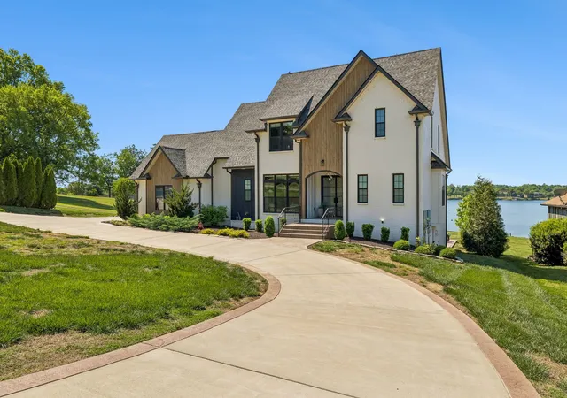 Single family home for sale at 112 Sterling Rd, Hendersonville, TN 37075 | MLS# 3612630