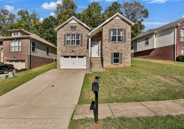 Photo 2 of Single family home for sale at 627 Hidden Valley Dr, Clarksville, TN 37040 | MLS# 3619946 | Listing updated on 2026-10-13
