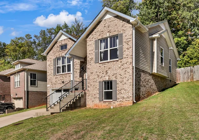 Photo 3 of Single family home for sale at 627 Hidden Valley Dr, Clarksville, TN 37040 | MLS# 3619946 | Listing updated on 2026-10-13