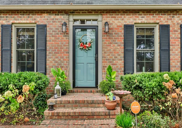 Photo 2 of Single family home for sale at 112 Alfred Dr, Clarksville, TN 37043 | MLS# 3612750 | Listing updated on 2026-10-07
