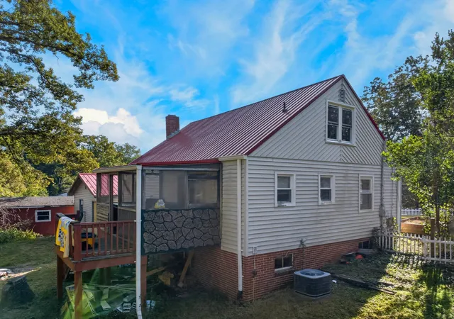 Photo 3 of Single family home for sale at 4048 Ridge Rd, Kingsport, TN 37660 | MLS# 3611886 | Listing updated on 2026-10-22