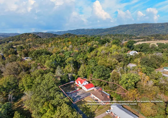 Photo 4 of Single family home for sale at 4048 Ridge Rd, Kingsport, TN 37660 | MLS# 3611886 | Listing updated on 2026-10-22