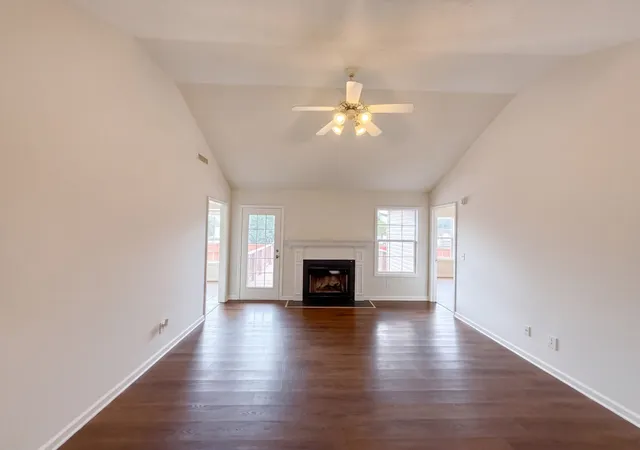 Photo 3 of Single family home for sale at 5002 Hectare Ln, La Vergne, TN 37086 | MLS# 3611927 | Listing updated on 2026-10-05