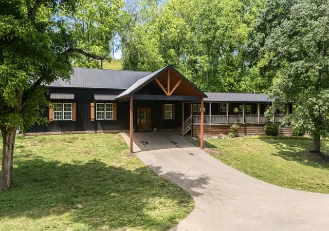 Photo 3 of Manufactured home for sale at 4303 Moore Ln, Culleoka, TN 38451 | MLS# 3611912 | Listing updated on 2026-10-05