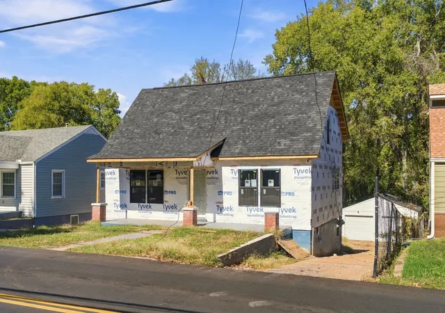 Single family home for sale at 2404 Buchanan St, Nashville, TN 37208 | MLS# 3624122