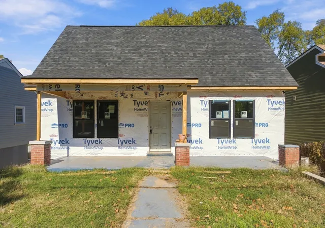 Photo 4 of Single family home for sale at 2404 Buchanan St, Nashville, TN 37208 | MLS# 3624122 | Listing updated on 2026-10-23