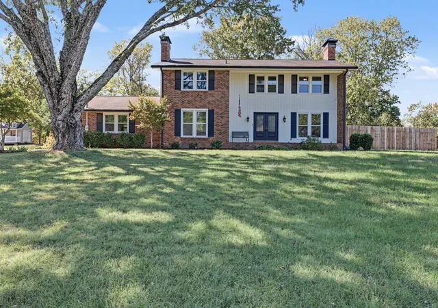 Photo 3 of Single family home for sale at 1213 Twin Springs Dr, Brentwood, TN 37027 | MLS# 3623712 | Listing updated on 2026-10-23