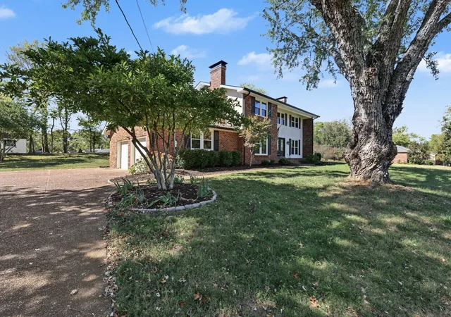 Photo 2 of Single family home for sale at 1213 Twin Springs Dr, Brentwood, TN 37027 | MLS# 3623712 | Listing updated on 2026-10-23