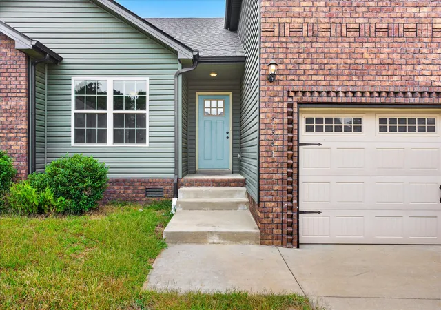 Photo 2 of Single family home for sale at 2361 Danbury Dr, Clarksville, TN 37042 | MLS# 3612028 | Listing updated on 2026-10-05