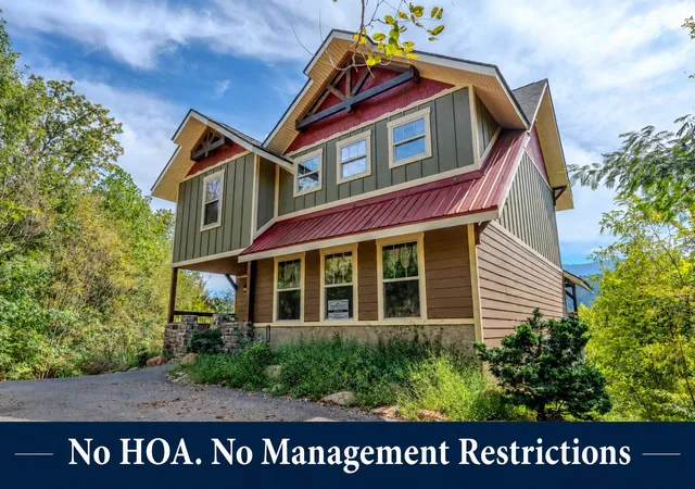 Photo 1 of Single family home for sale at 302 Pinnacle Dr, Gatlinburg, TN 37738 | MLS# 3612030 | Listing updated on 2026-10-06