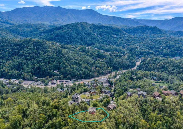 Photo 3 of Single family home for sale at 302 Pinnacle Dr, Gatlinburg, TN 37738 | MLS# 3612030 | Listing updated on 2026-10-06