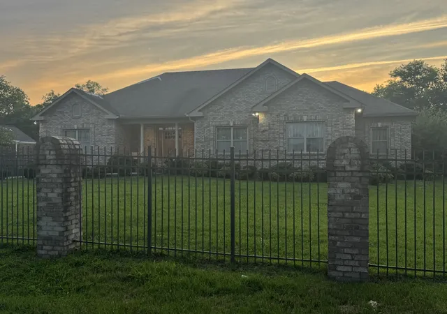 Photo 2 of Single family home for sale at 1719 River Dr, Nashville, TN 37218 | MLS# 3612051 | Listing updated on 2026-10-06