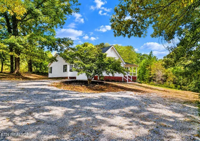 Photo 3 of Single family home for sale at 8504 Rosada Dr, Ooltewah, TN 37363 | MLS# 3612040 | Listing updated on 2026-10-07