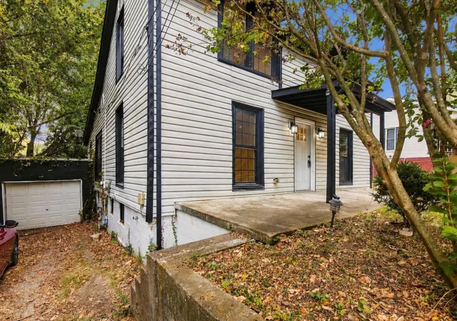 Photo 3 of Single family home for sale at 25 Lawn St, Clarksville, TN 37040 | MLS# 3612711 | Listing updated on 2026-10-07