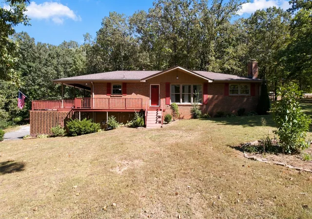 Single family home for sale at 105 Baker St, Burns, TN 37029 | MLS# 3618923