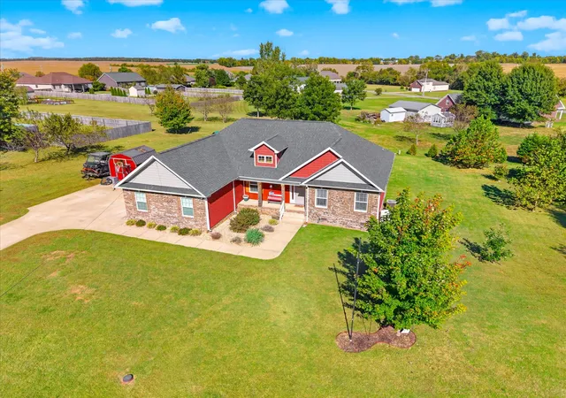 Photo 3 of Single family home for sale at 191 Westbrooke Cir, Pembroke, KY 42266 | MLS# 3612594 | Listing updated on 2026-10-07