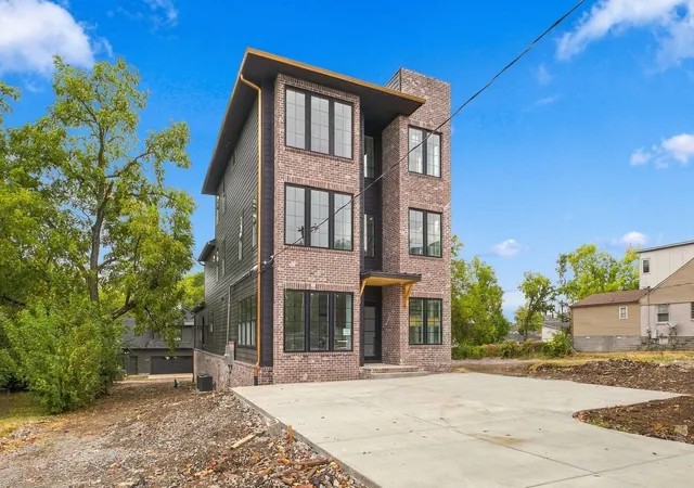 Photo 1 of Single family home for sale at 1427 15th Avenue S, Nashville, TN 37212 | MLS# 3612897 | Listing updated on 2026-10-07