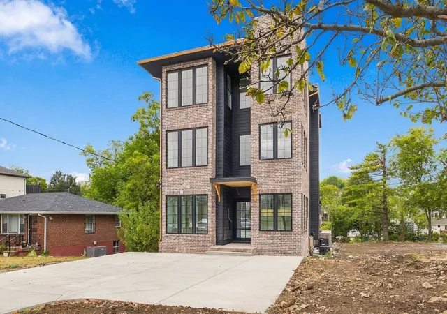 Photo 2 of Single family home for sale at 1427 15th Avenue S, Nashville, TN 37212 | MLS# 3612897 | Listing updated on 2026-10-07