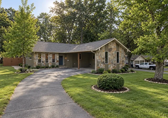 Photo 1 of Single family home for sale at 311 Poplar St, Sevierville, TN 37862 | MLS# 3612441 | Listing updated on 2026-10-07