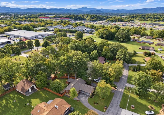 Photo 2 of Single family home for sale at 311 Poplar St, Sevierville, TN 37862 | MLS# 3612441 | Listing updated on 2026-10-07