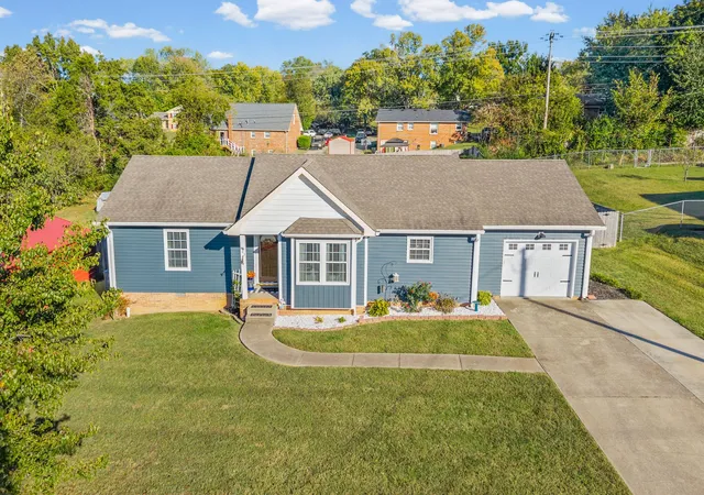 Photo 1 of Single family home for sale at 423 Kelsey Dr, Clarksville, TN 37042 | MLS# 3627272 | Listing updated on 2026-10-29
