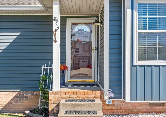 Photo 4 of Single family home for sale at 423 Kelsey Dr, Clarksville, TN 37042 | MLS# 3627272 | Listing updated on 2026-10-29