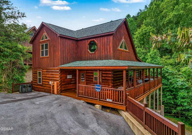 Photo 1 of Single family home for sale at 1924 Bear Crk Fls Way, Sevierville, TN 37876 | MLS# 3612084 | Listing updated on 2026-10-06