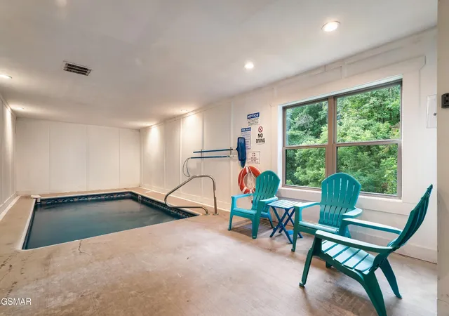 Photo 2 of Single family home for sale at 1924 Bear Crk Fls Way, Sevierville, TN 37876 | MLS# 3612084 | Listing updated on 2026-10-06