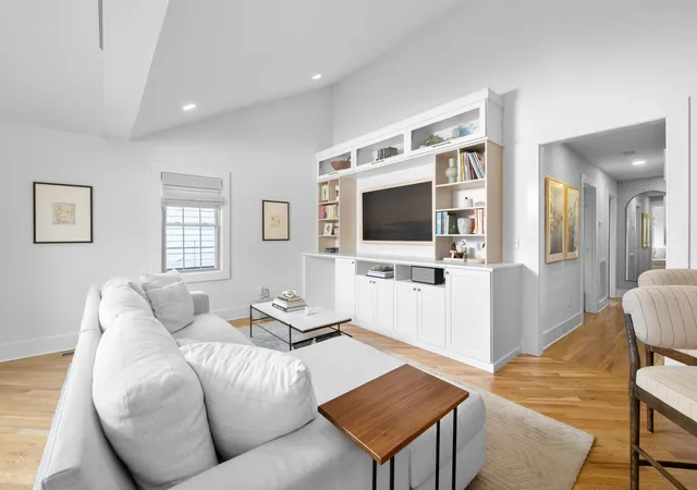 Photo 4 of Single family home for sale at 1303 15th Avenue S, Nashville, TN 37212 | MLS# 3612114 | Listing updated on 2026-10-06
