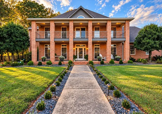 Photo 1 of Single family home for sale at 106 W Crosswinds Ct, Tullahoma, TN 37388 | MLS# 3612723 | Listing updated on 2026-10-09