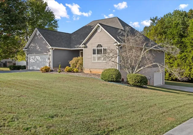 Photo 3 of Single family home for sale at 2754 Hayleywood Dr, Athens, TN 37303 | MLS# 3615376 | Listing updated on 2026-10-08