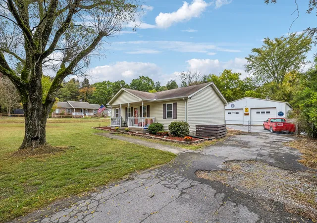 Photo 3 of Single family home for sale at 40 Roberts Ln, Lebanon, TN 37087 | MLS# 3612121 | Listing updated on 2026-10-08