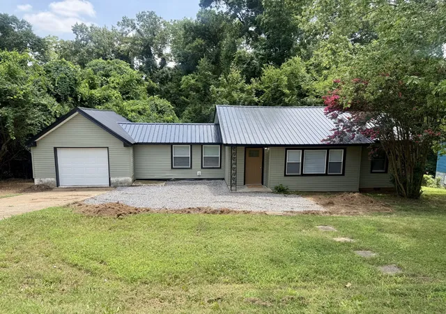Photo 1 of Single family home for sale at 714 Mcgraw St, Clarksville, TN 37040 | MLS# 3612120 | Listing updated on 2026-10-06